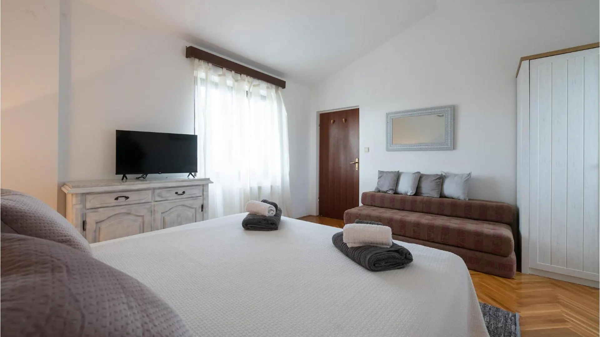 Appartement 4 Bedroom Nice Home In Krnica